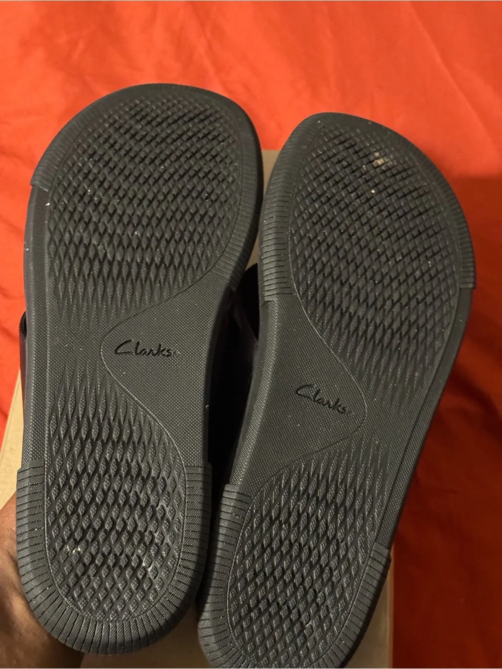 Clarks Men’s Black Leather Thong Sandals with Cushioned Footbed